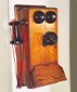 Teléfono antiguo de madera