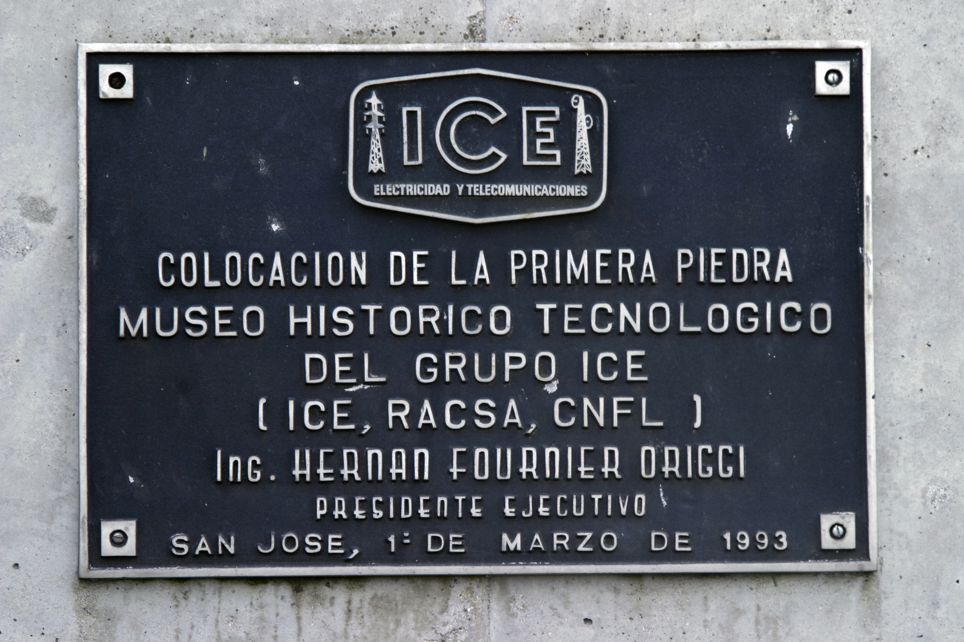 Placa de pared de la Primera Piedra del Museo