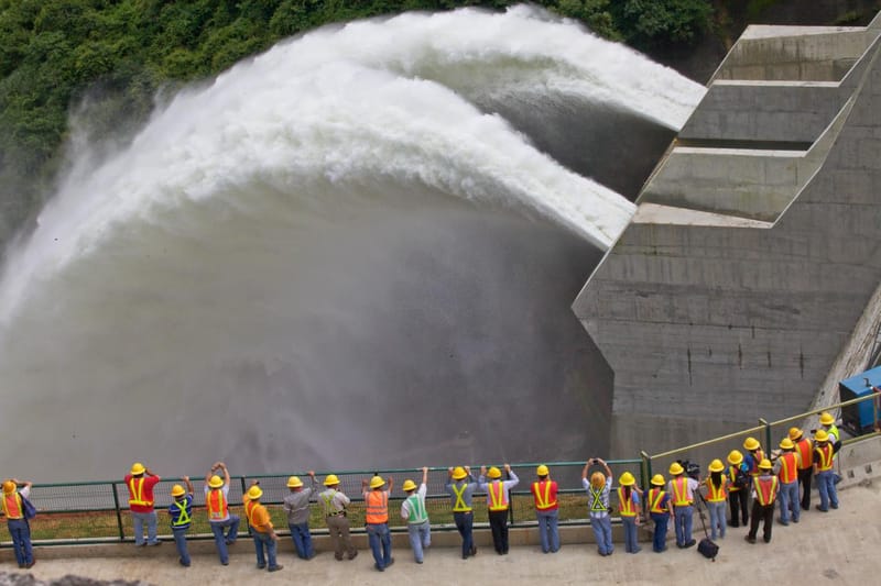 Entrada en operación de la planta hidroeléctrica Pirrís, 2011