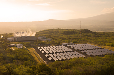 Vista panorámica de Planta Geotérmica Miravalles, Planta Solar y eólicas